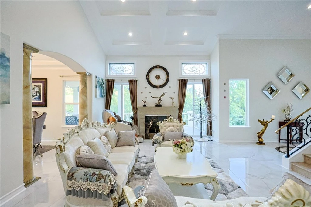 Interior 4
