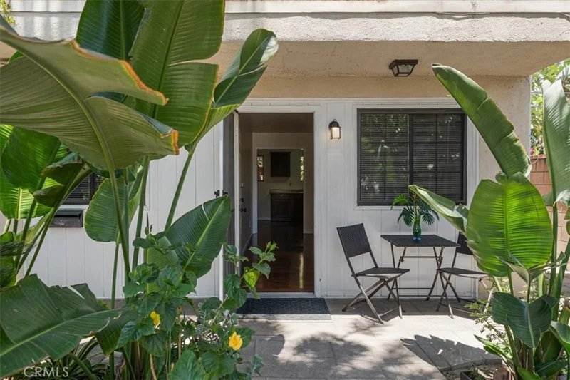 22521 Victory Boulevard B photo 2