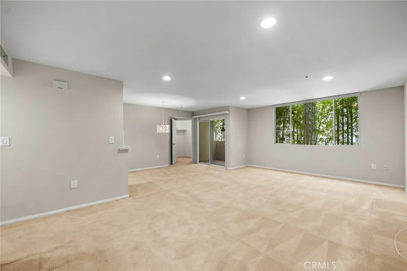 Photo 2 of 4501 Cedros 220