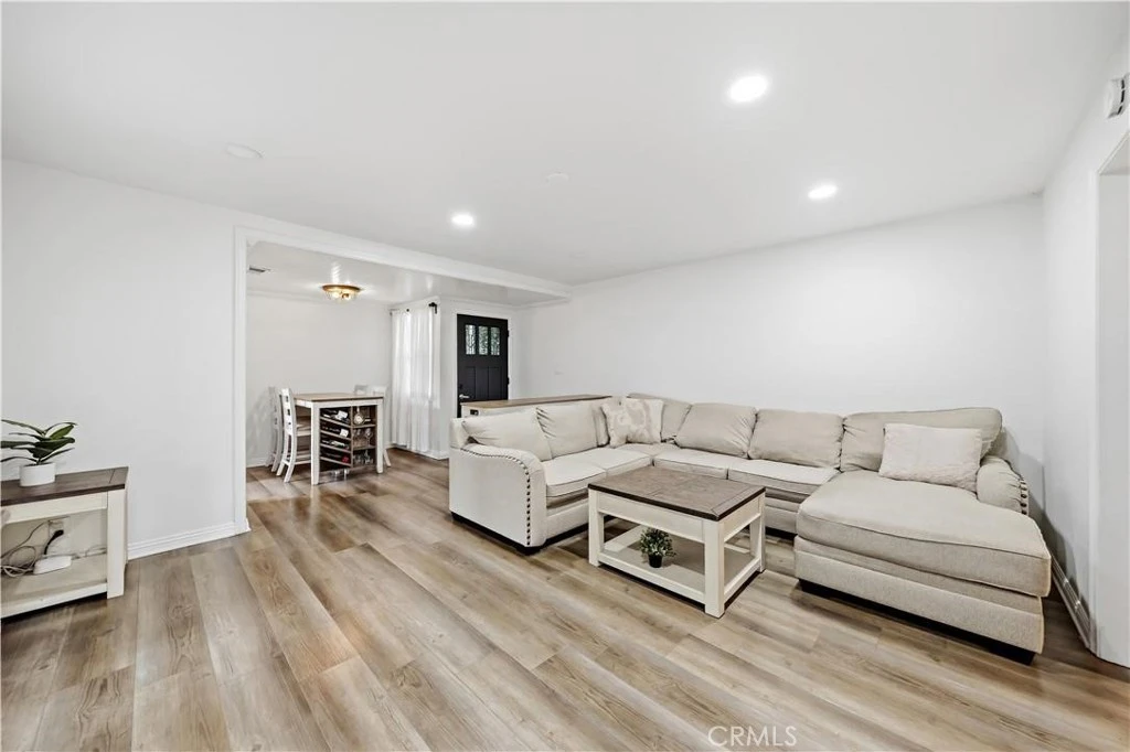 Interior 4