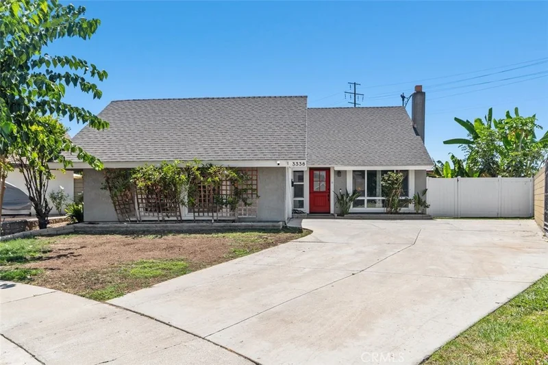 3338 E Radcliffe