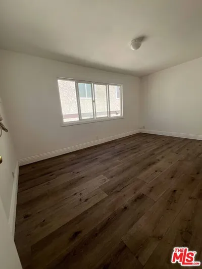 4822 Rosewood Avenue 4 photo 2