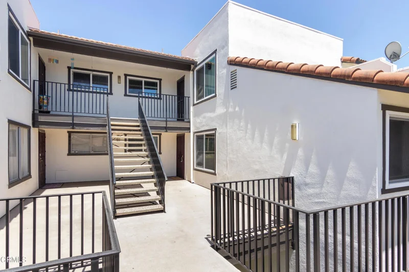868 Cinnamon Lane 61 photo 2