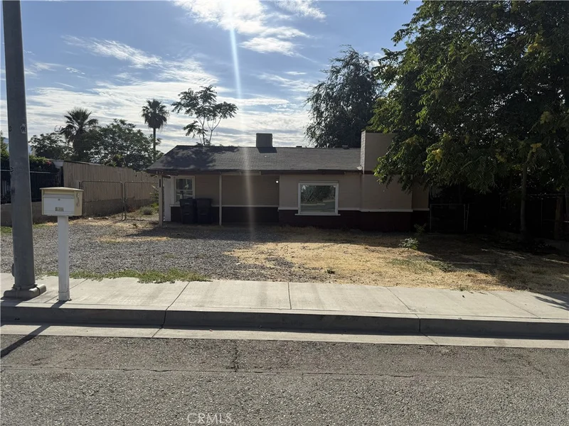 832 N Almond