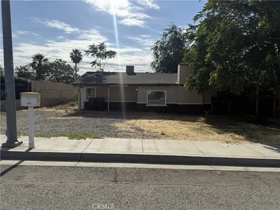 832 N Almond
