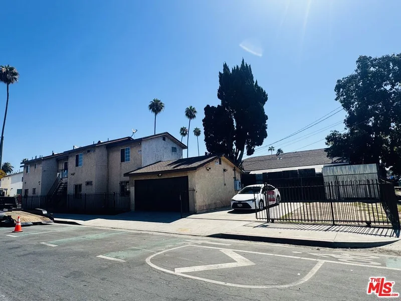 7704 7706 S Grand Avenue