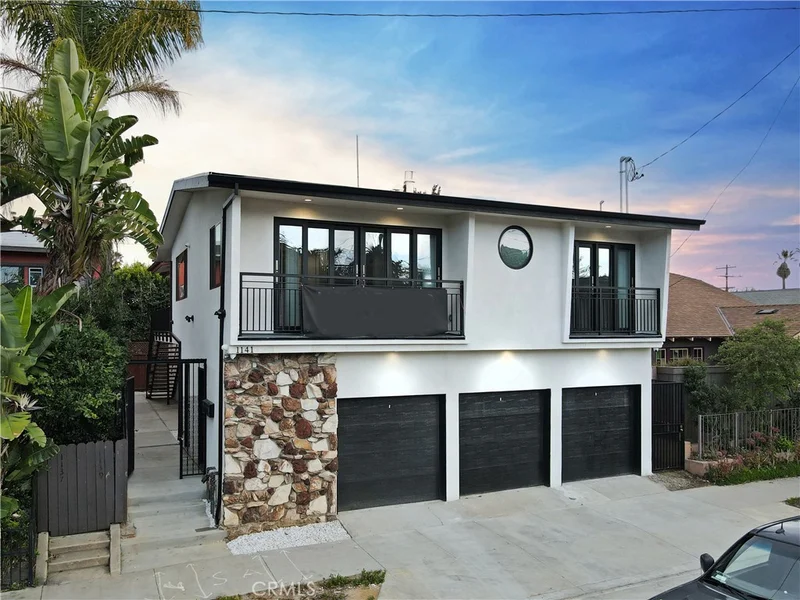 1141 E Broadway