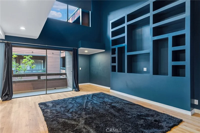 Photo 2 of 4425 Whitsett Avenue 210