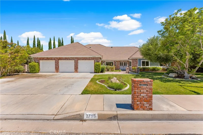 2705 Brentwood Drive photo 2