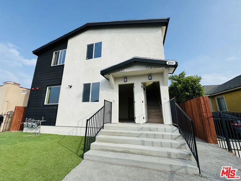 851 E 76th Place