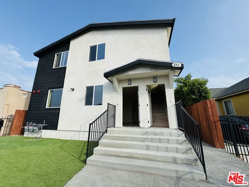 851 E 76th Place 853