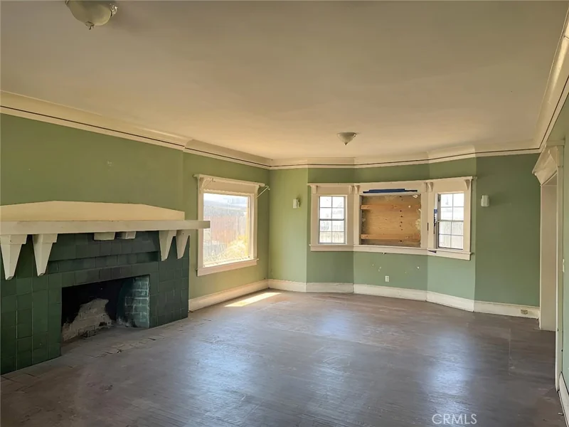 1749 W 49th photo 2