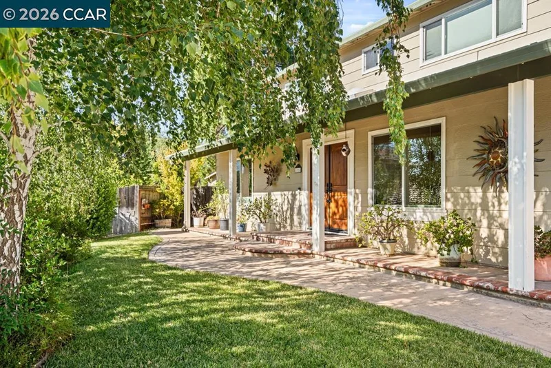 Photo 2 of 11 Mt Lee Pl