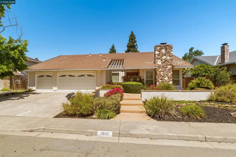 3237 Vera Cruz Dr photo 2