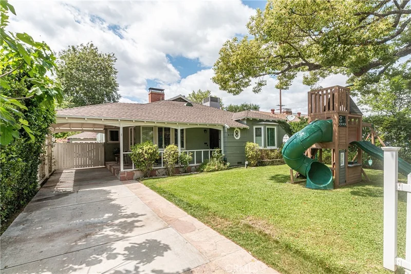 Photo 2 of 409 S Lamer Street