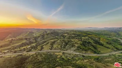 2551 N Hwy 101