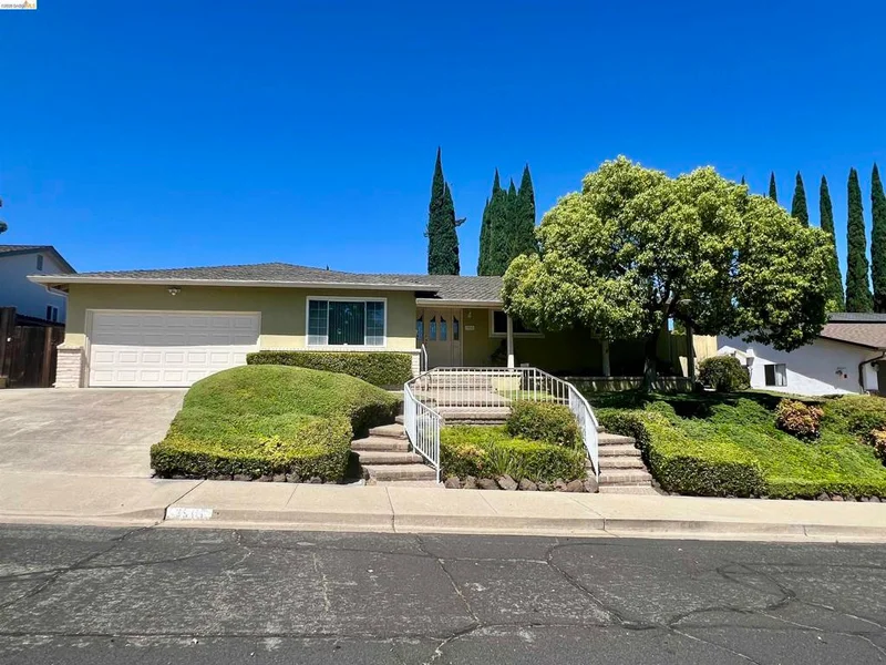 3918 Pebble Dr photo 2