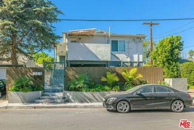 4411 IRVINE Avenue photo 2