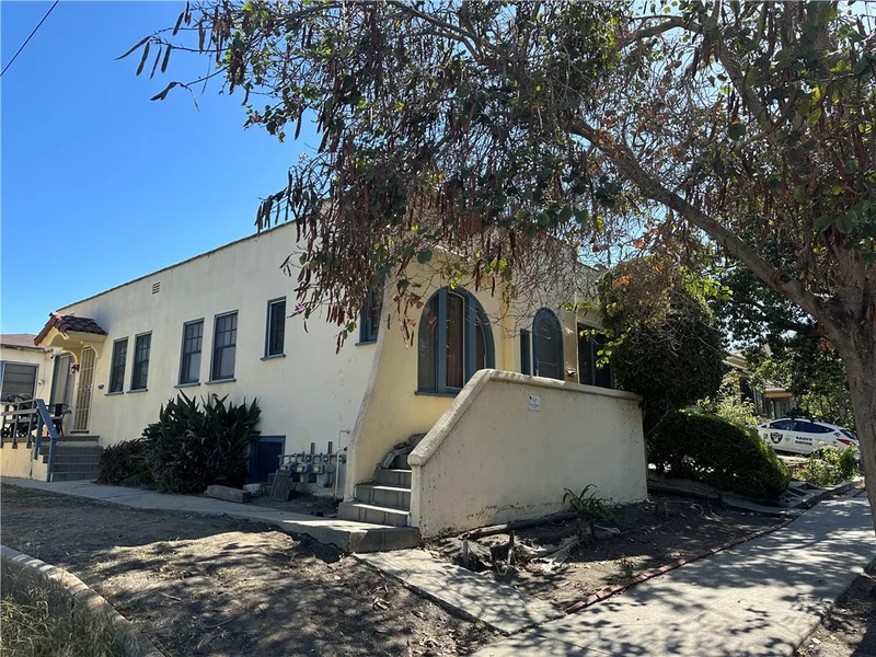 527 W 22nd
