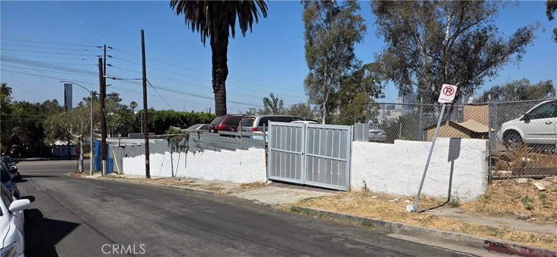 1203 E Cesar E Chavez photo 2