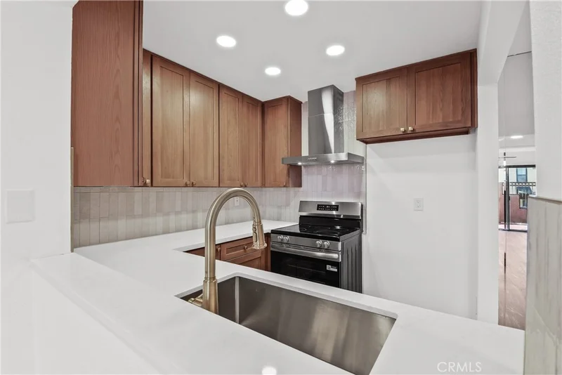 Photo 2 of 25761 Le Parc 9