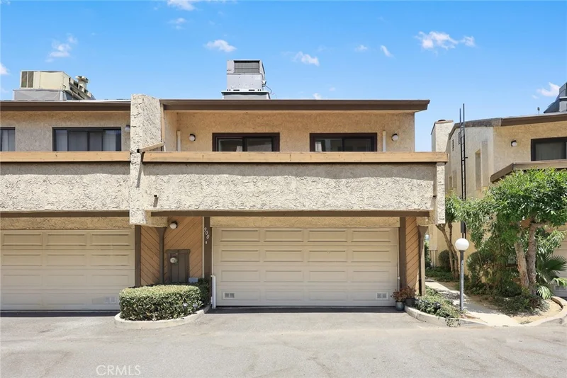 900 W Mabel ave