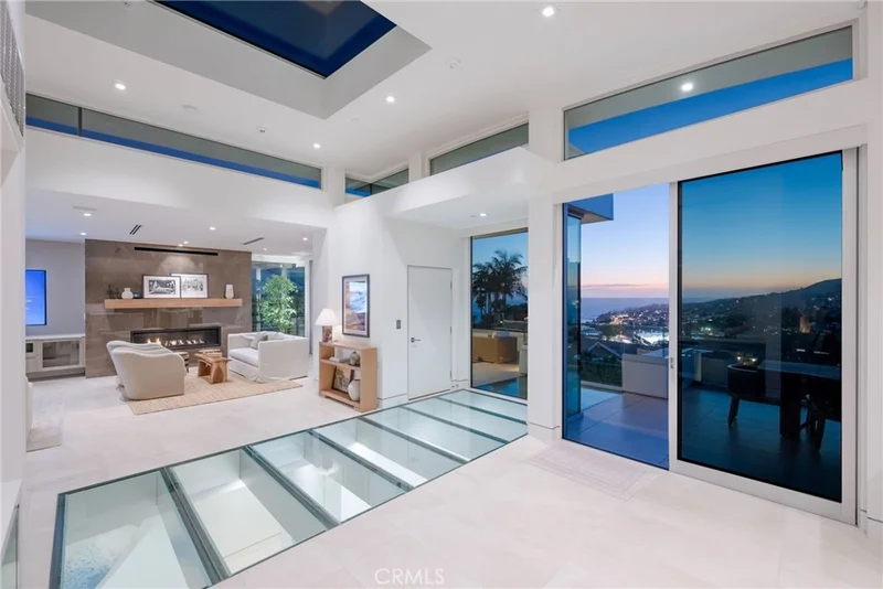 Photo 2 of 640 Temple Hills Drive