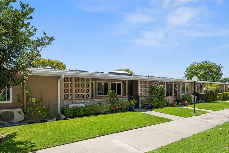 Photo 2 of 1521 Interlachen 258I