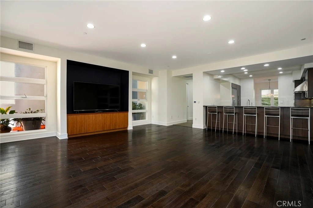 Interior 4