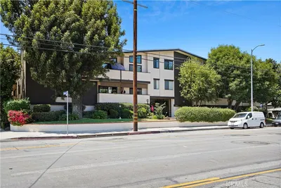 5805 Whitsett Avenue 211 photo 2