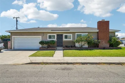 9929 Claremont photo 2