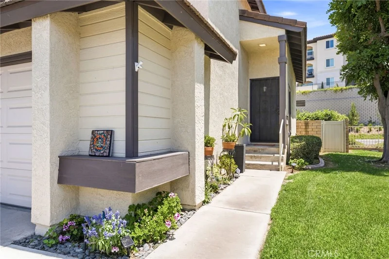 Photo 2 of 5050 Canyon Crest 18