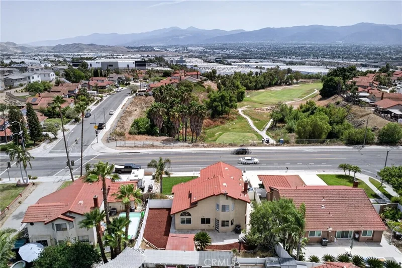 1503 Cresta photo 2