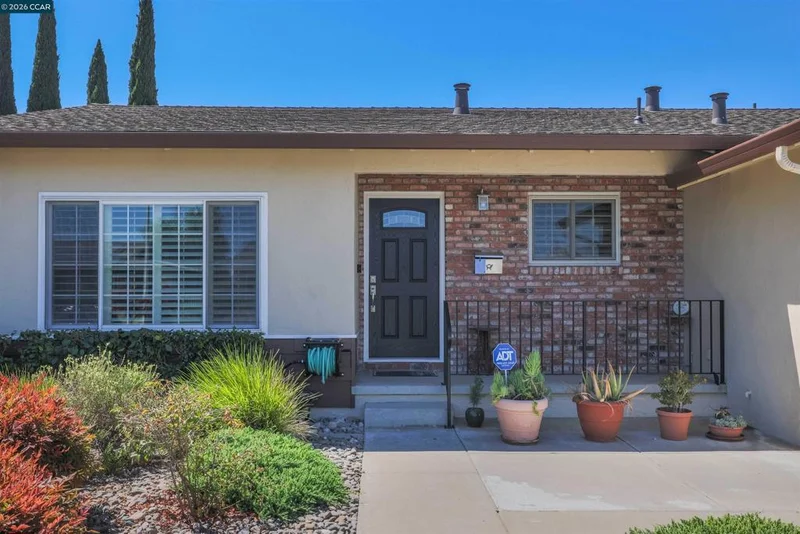 1540 Sandy Way photo 2