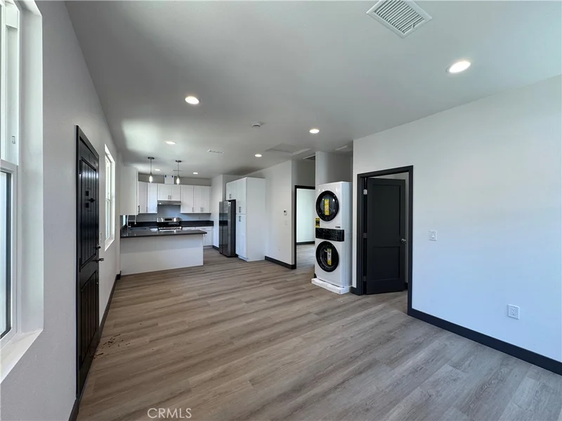 1417 W 3rd Street photo 2