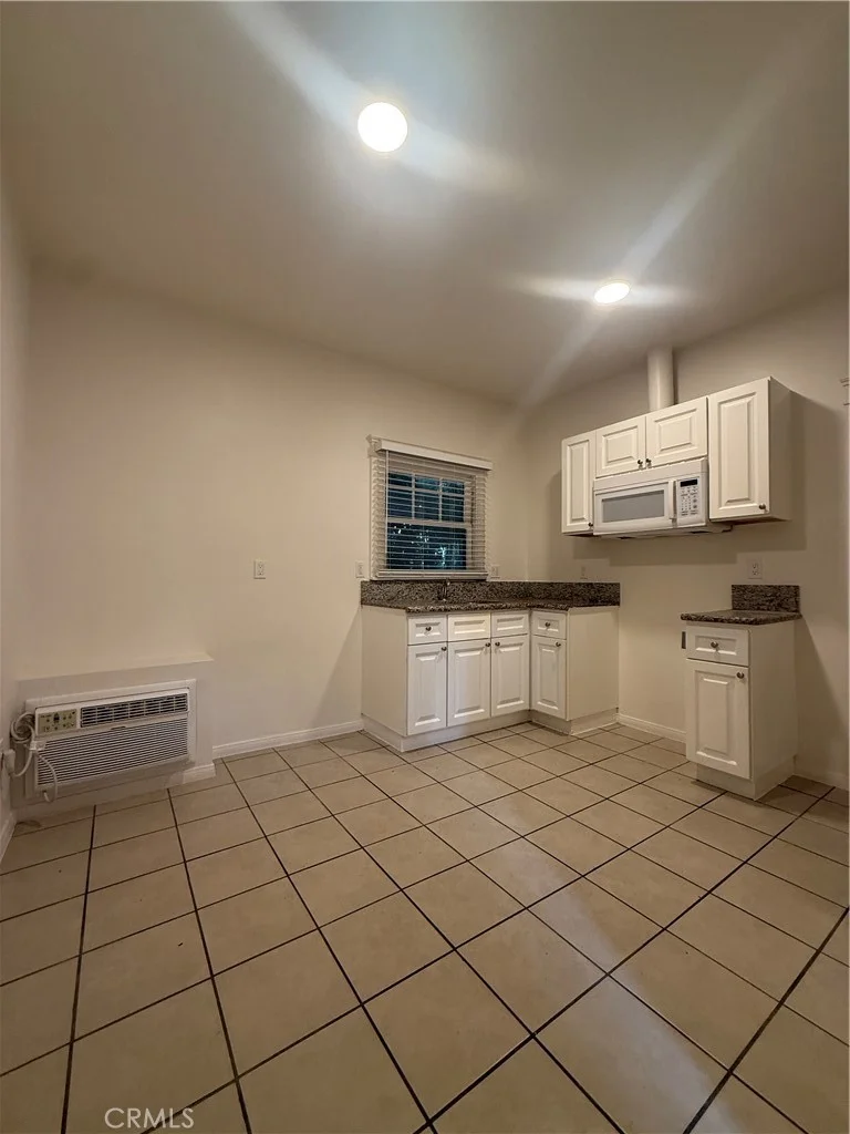 718 Chestnut Avenue 12, Long Beach, CA 90813