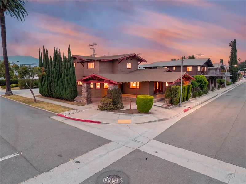 325 W Ramona photo 2