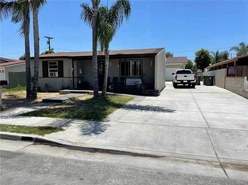 2302 W La Verne Avenue