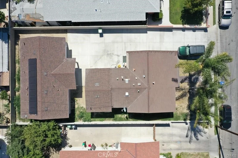 2302 W La Verne Avenue photo 2