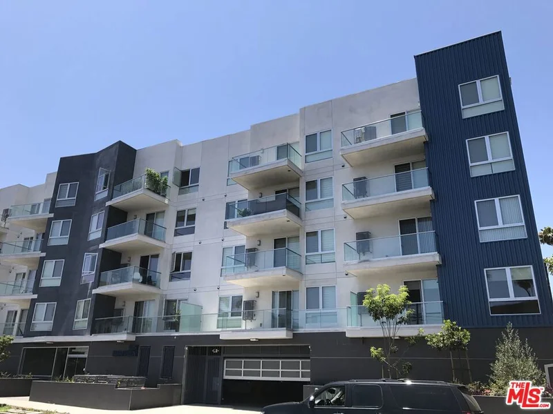 105 S MARIPOSA Avenue 302