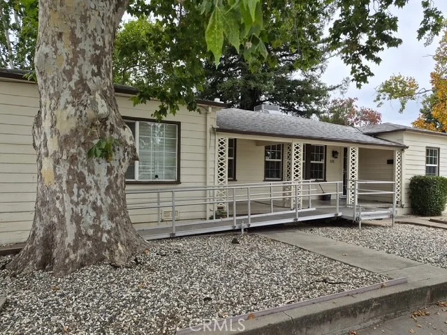 111 Baxter Avenue photo 2