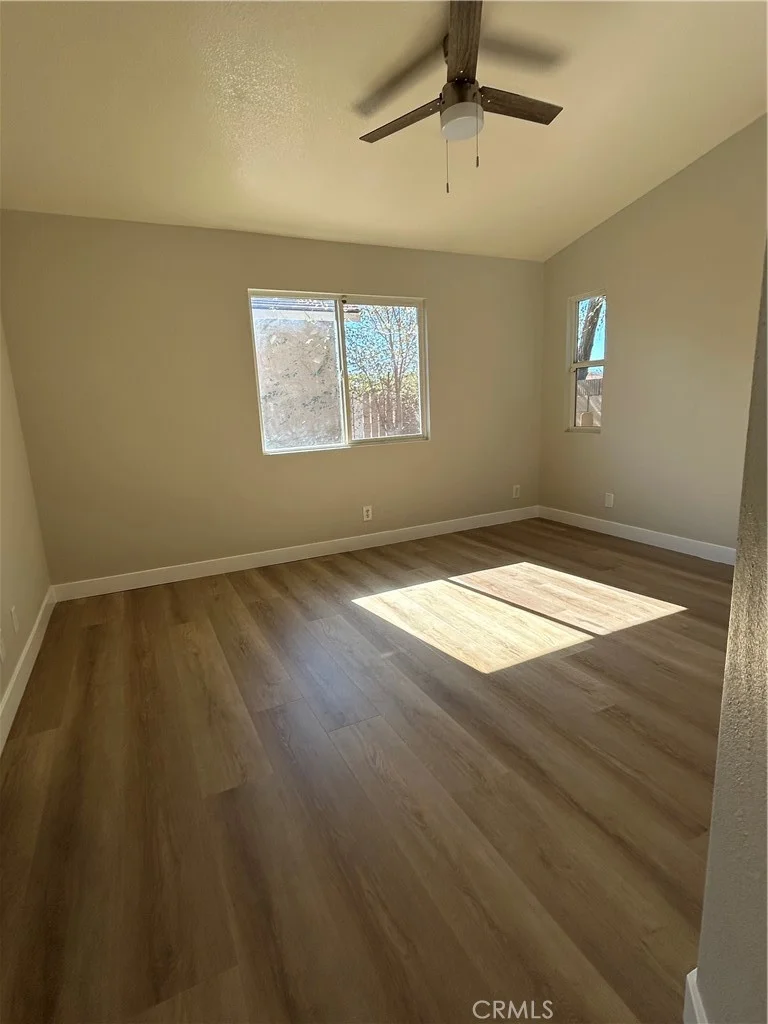 722 E. Avnue J6, Lancaster, CA 93535