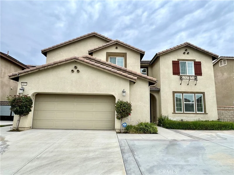 6832 Cache Wy
