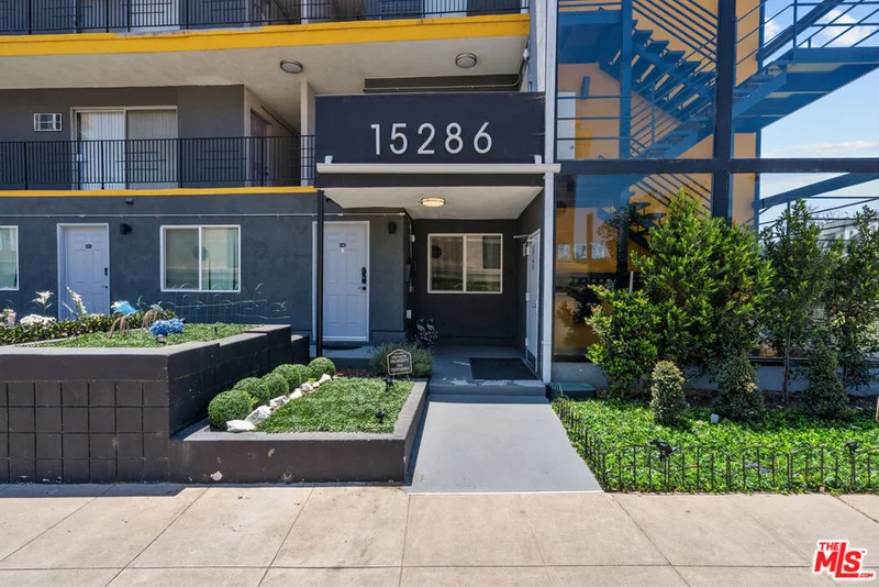 15286 Sutton Street 106