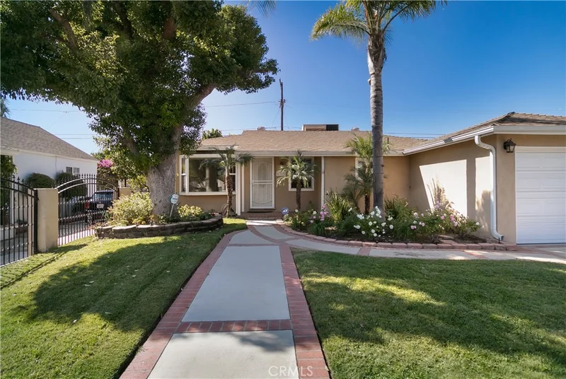6313 Bluebell Avenue photo 2