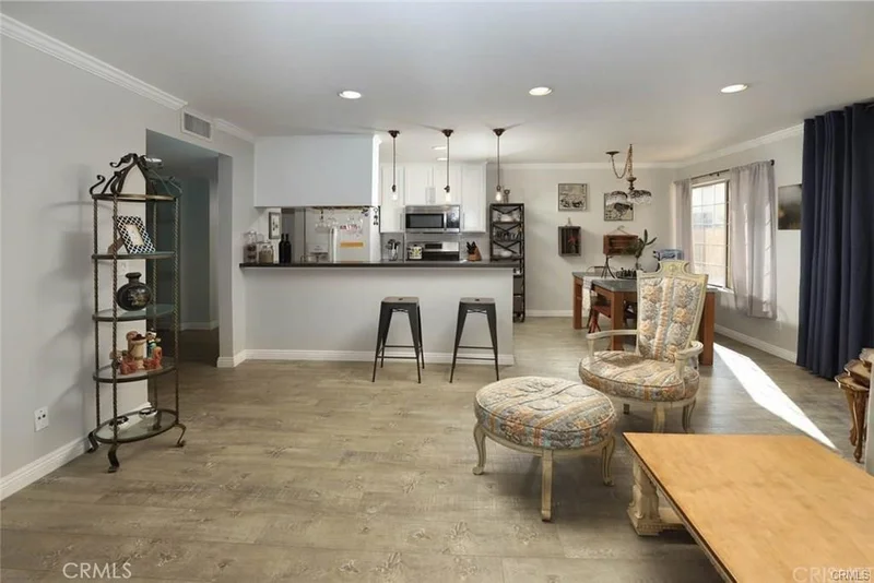18640 Collins Street 116, Tarzana, CA 91356