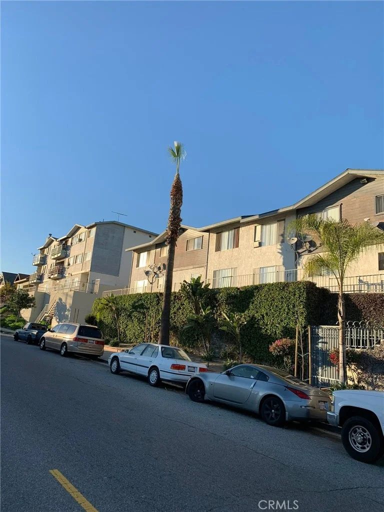 328 W. First Street 20