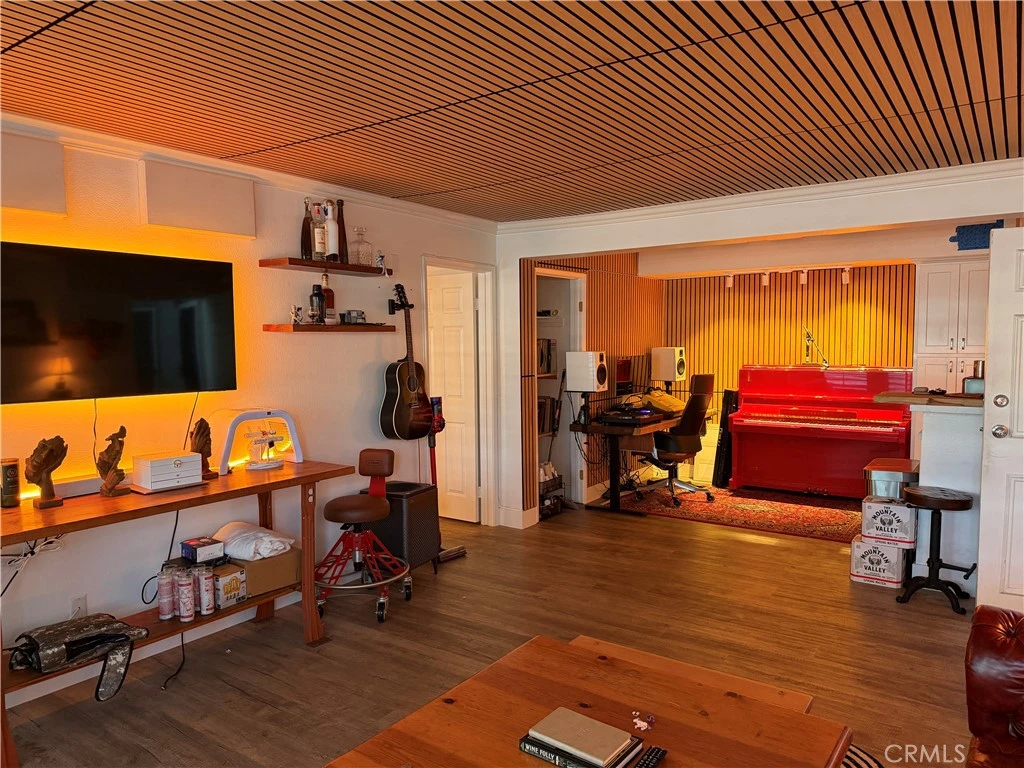 Interior 4