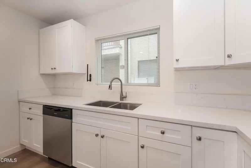 328 E Tujunga Avenue 7 photo 2