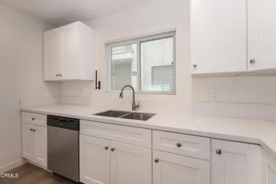 328 E Tujunga Avenue 7 photo 2